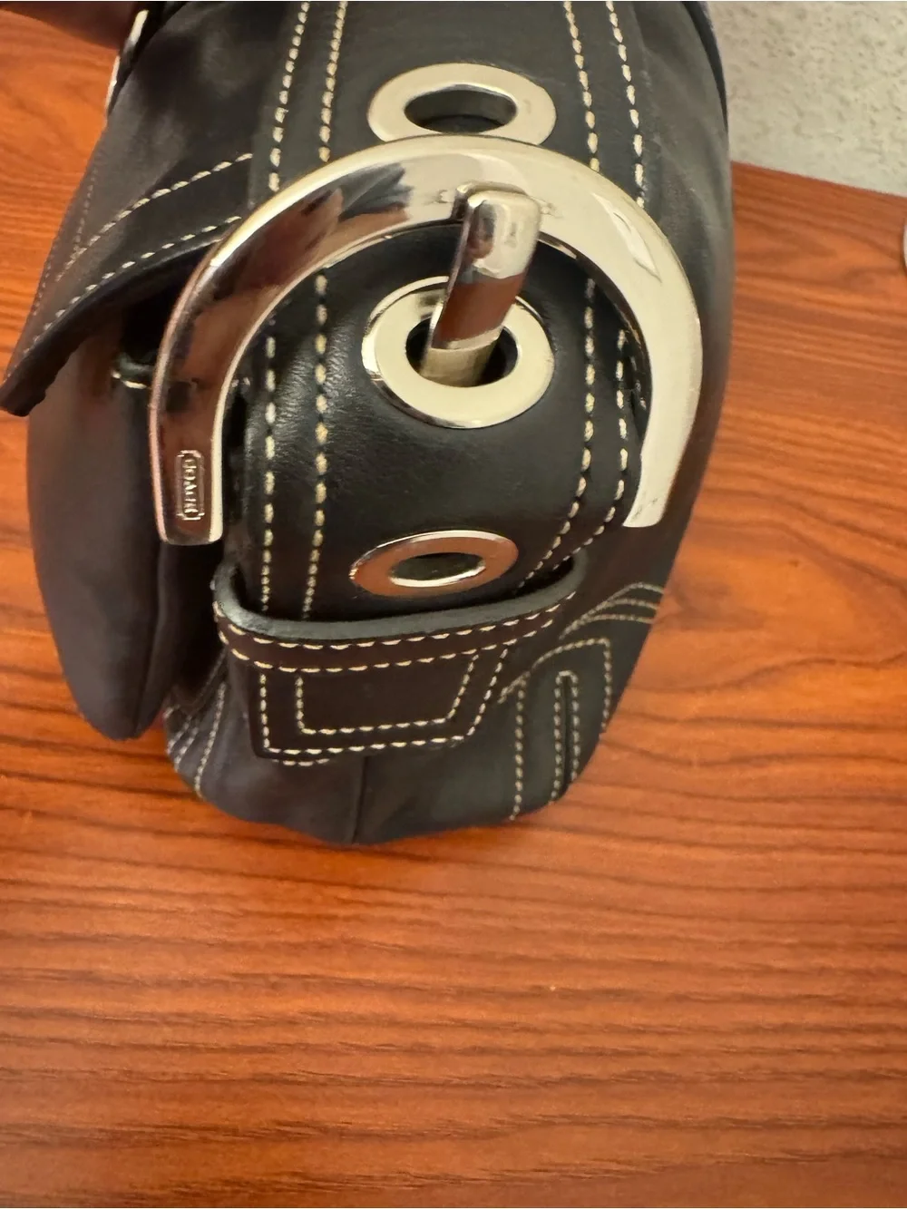 Vintage Coach Black Leather  Bag with Contrast Stitching and Buckle